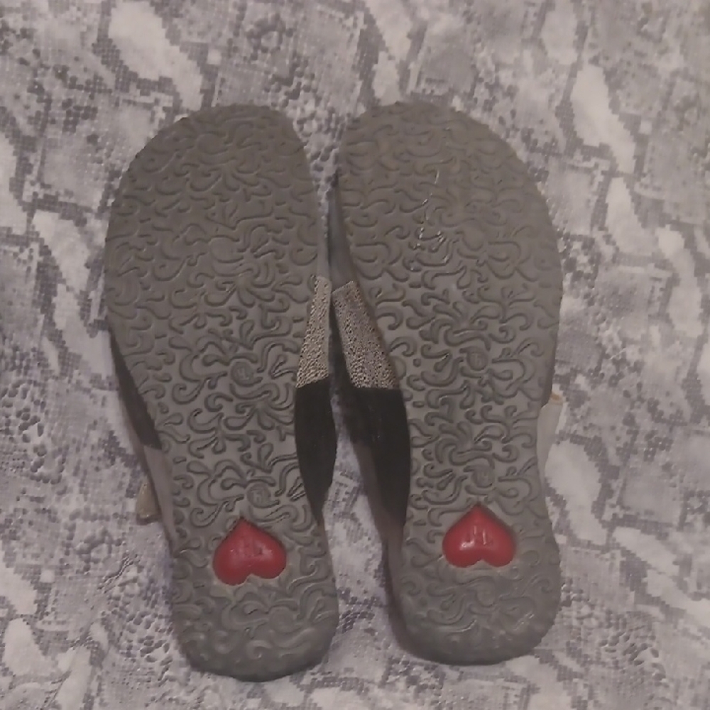 Think! Women's Three-Strap Slide Sandals in Gray and Silver - Picture 8 of 14